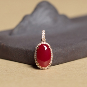 18K阿卡牛血红珊瑚吊坠