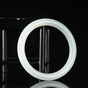 61.5mm山流水料和田白玉圆镯