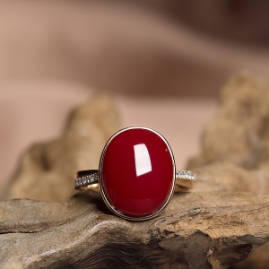 18K阿卡牛血红珊瑚戒指
