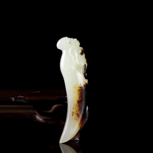 籽料和田白玉龙牙吊坠