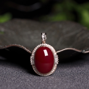 18K阿卡牛血红珊瑚吊坠