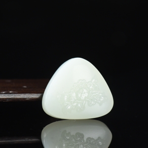 籽料和田白玉牡丹吊坠