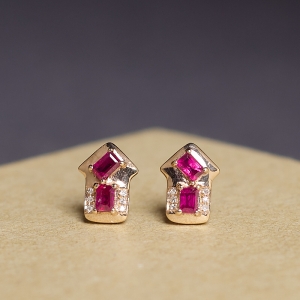 18K鸽血红红宝石耳钉