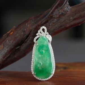 18K冰种飘翠翡翠如意吊坠