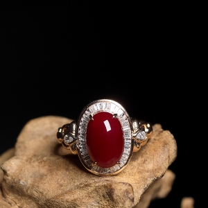 18K阿卡牛血红珊瑚戒指