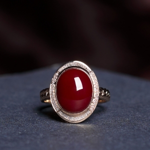 18K阿卡牛血红珊瑚戒指