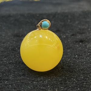 18k鸡油黄蜜蜡圆珠吊坠