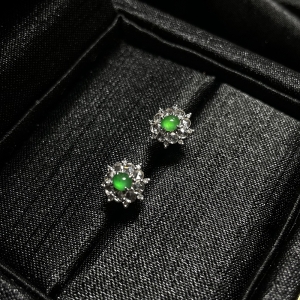 18K冰种翠绿翡翠耳钉