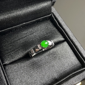 18K冰种阳绿翡翠戒指
