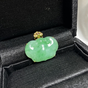 18K糯种翠绿翡翠如意吊坠