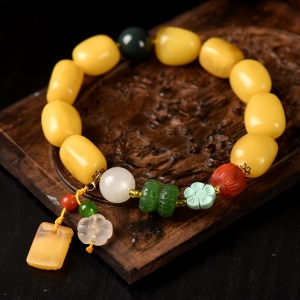 鸡油黄蜜蜡随形单圈手串