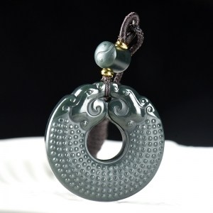 山料和田青玉双龙戏珠吊坠