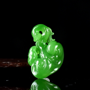 山料和田碧玉阳绿如意吊坠