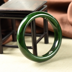 61mm山料和田碧玉手镯