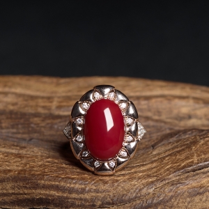 18K阿卡牛血红珊瑚戒指