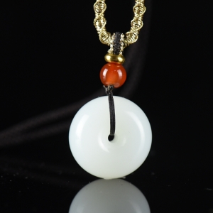 籽料和田白玉平安扣吊坠