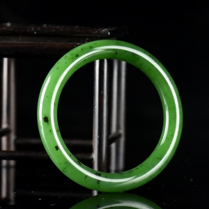 55mm山料和田碧玉苹果绿圆镯