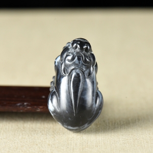 籽料和田玉墨玉貔貅吊坠