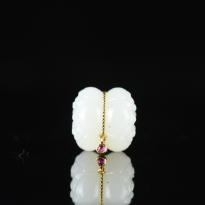 18K山料和田白玉并蒂莲吊坠