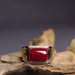 18K阿卡牛血红珊瑚方形戒指