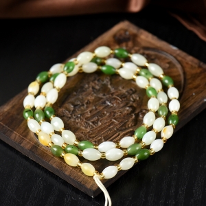 山料和田玉米珠毛衣链