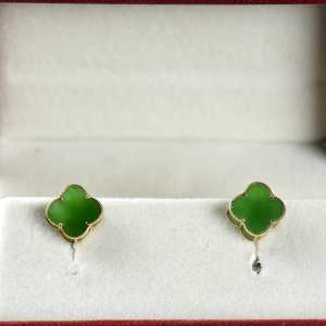 18K山料和田碧玉四叶草耳钉