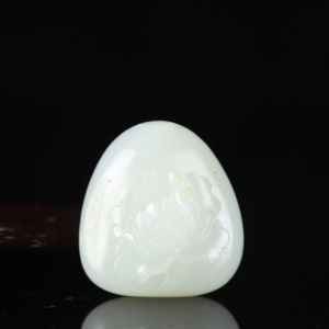 籽料和田白玉牡丹吊坠