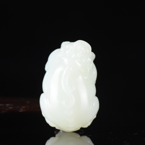 山流水料和田白玉貔貅吊坠