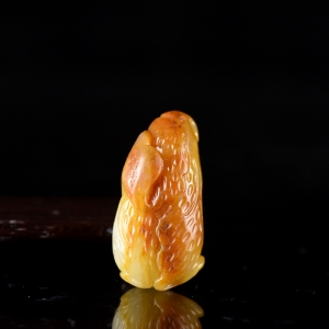 籽料和田玉黄沁百财吊坠