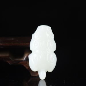 籽料和田白玉老虎吊坠