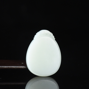 籽料和田白玉无事牌吊坠