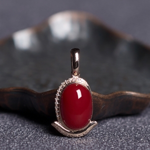 18K阿卡牛血红珊瑚吊坠