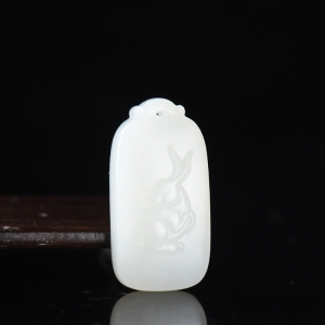 籽料和田白玉兔子吊坠