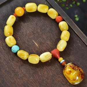 鸡油黄蜜蜡随形手持