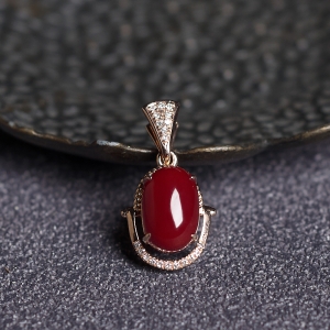 18K阿卡牛血红珊瑚吊坠