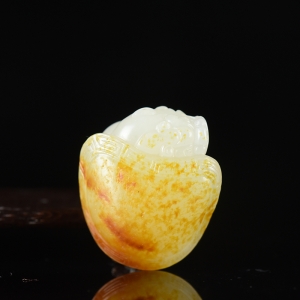 籽料和田白玉龙龟吊坠