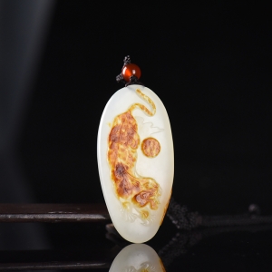 籽料和田白玉老虎吊坠