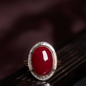 18K阿卡牛血红珊瑚戒指