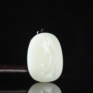 籽料和田白玉荷花吊坠