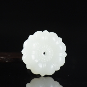 籽料和田白玉时来运转吊坠