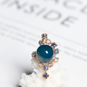 18K天空蓝多米蓝珀吊坠