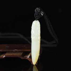 籽料和田白玉龙牙吊坠