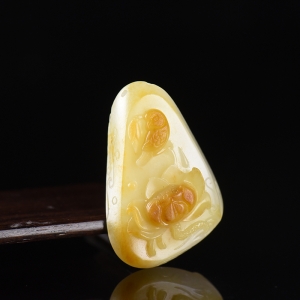 籽料和田白玉荷花吊坠