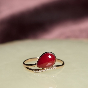 18K阿卡牛血红珊瑚水滴戒指