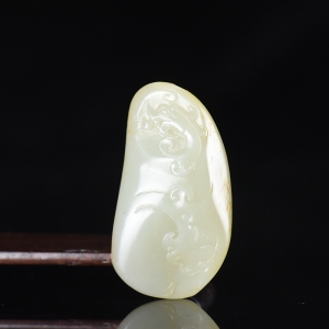 籽料和田白玉龙吊坠