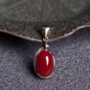 18K阿卡牛血红珊瑚吊坠