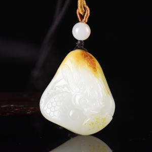 籽料和田白玉龙吊坠