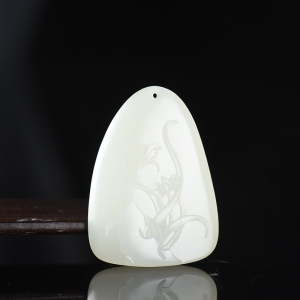 籽料和田白玉兰花吊坠