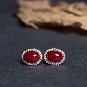 18K阿卡牛血红珊瑚耳钉