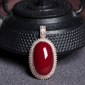 18K阿卡牛血红珊瑚吊坠